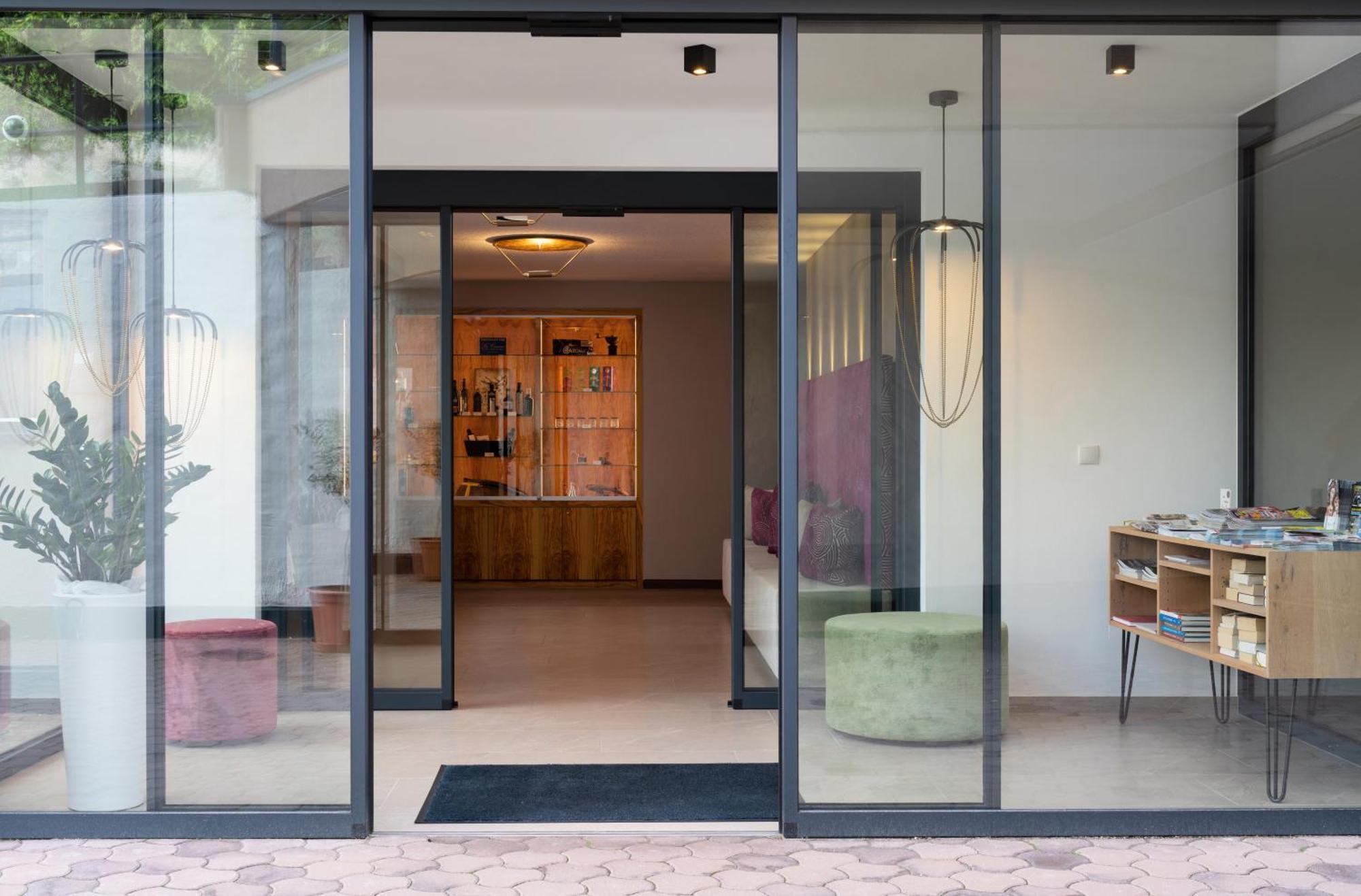 Oliven- & Genusshotel Hirzer Schenna Ngoại thất bức ảnh