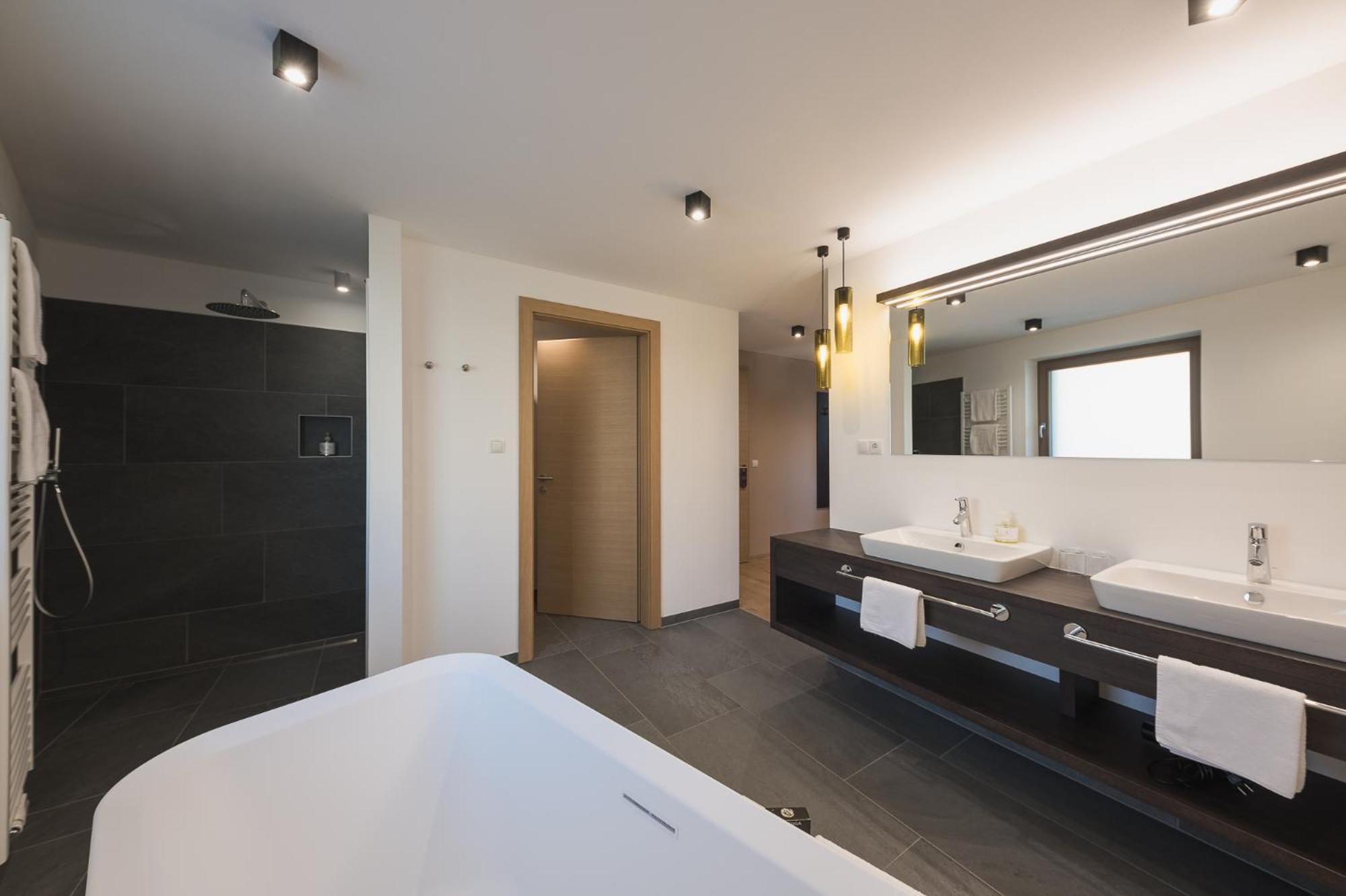 Oliven- & Genusshotel Hirzer Schenna Phòng bức ảnh