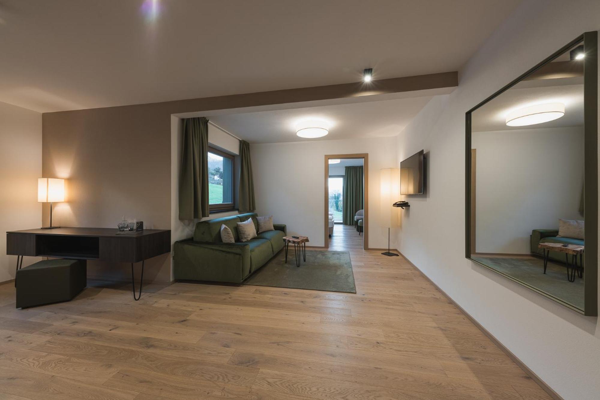 Oliven- & Genusshotel Hirzer Schenna Phòng bức ảnh