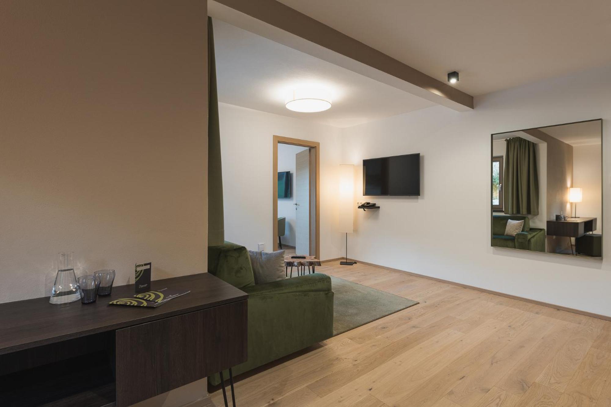 Oliven- & Genusshotel Hirzer Schenna Phòng bức ảnh